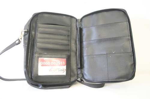 A beautiful Italian made "Paccinini" genuine leather ladies travel purse/bag.