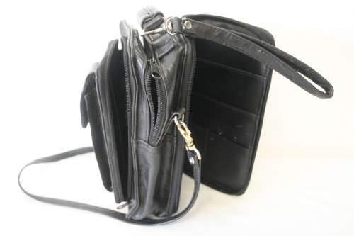 A beautiful Italian made "Paccinini" genuine leather ladies travel purse/bag.