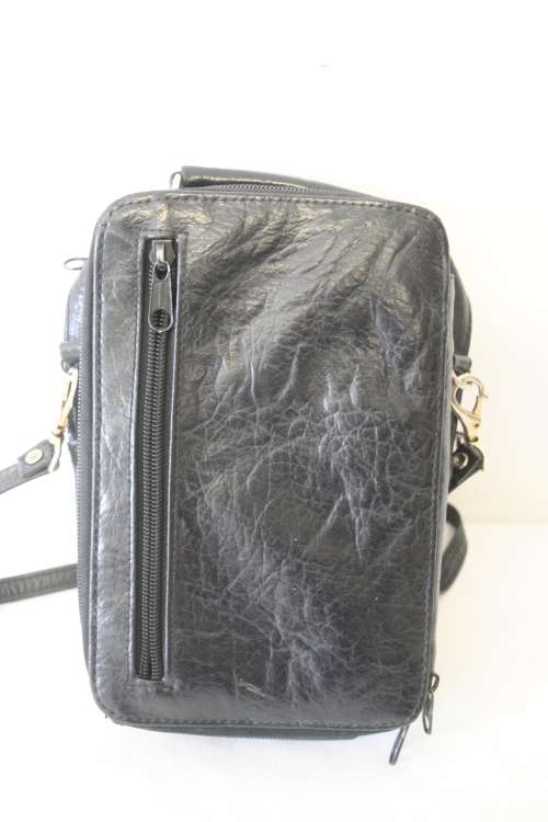 A beautiful Italian made "Paccinini" genuine leather ladies travel purse/bag.