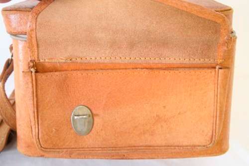 **RS17** A stunning vintage genuine Pig skin tan leather camera case shoulder bag.