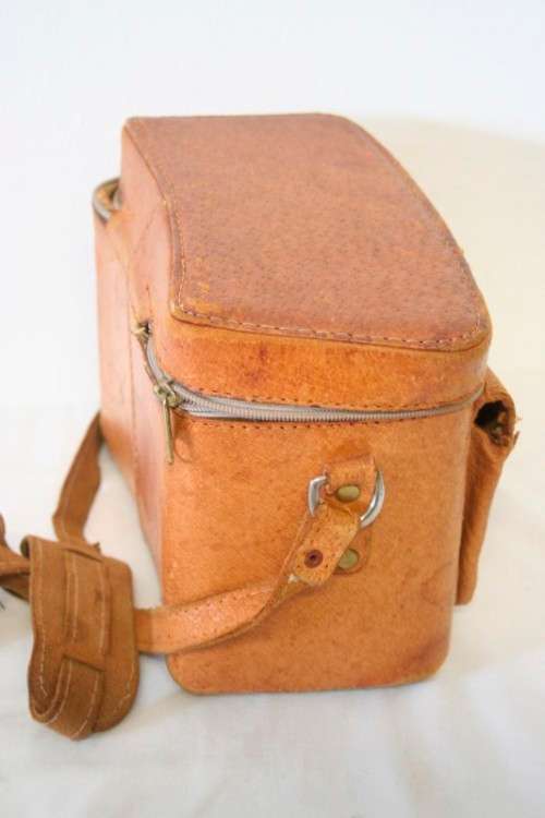 **RS17** A stunning vintage genuine Pig skin tan leather camera case shoulder bag.