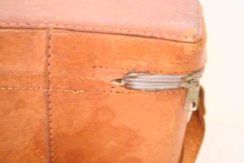 **RS17** A stunning vintage genuine Pig skin tan leather camera case shoulder bag.