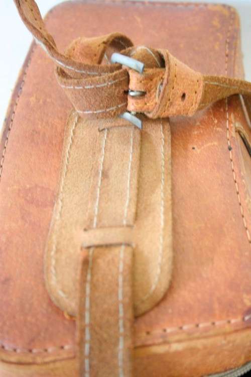 **RS17** A stunning vintage genuine Pig skin tan leather camera case shoulder bag.
