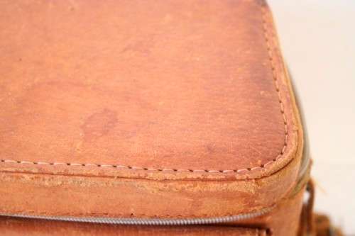 **RS17** A stunning vintage genuine Pig skin tan leather camera case shoulder bag.