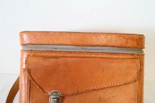 **RS17** A stunning vintage genuine Pig skin tan leather camera case shoulder bag.