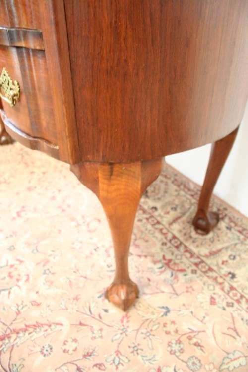 An exquisite vintage solid Imbuia ball & claw dressing table w five drawers & ornate brass handles