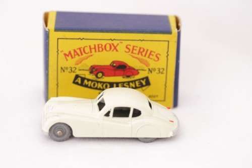 **RS17** Rare original vintage (c1957) Matchbox No. 32 off-white Jahuar XK140 die-cast model car