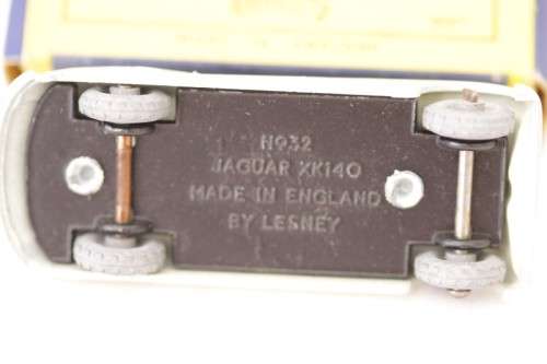 **RS17** Rare original vintage (c1957) Matchbox No. 32 off-white Jahuar XK140 die-cast model car