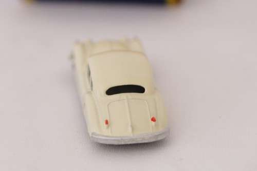 **RS17** Rare original vintage (c1957) Matchbox No. 32 off-white Jahuar XK140 die-cast model car