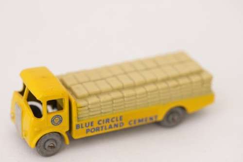 **RS17** Rare original vintage (c1958) Matchbox No. 51 yellow Albion Chieftain die-cast model truck
