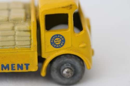 **RS17** Rare original vintage (c1958) Matchbox No. 51 yellow Albion Chieftain die-cast model truck