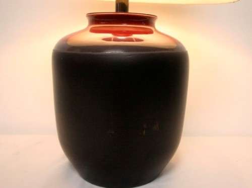 **RS17** A very pretty ceramic table lamp with a large shade in full working condition
