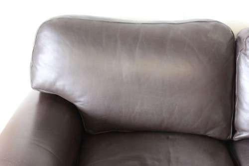**RS17** A stunning, top-quality brown (full grain) genuine leather 2-seater couch in good condition