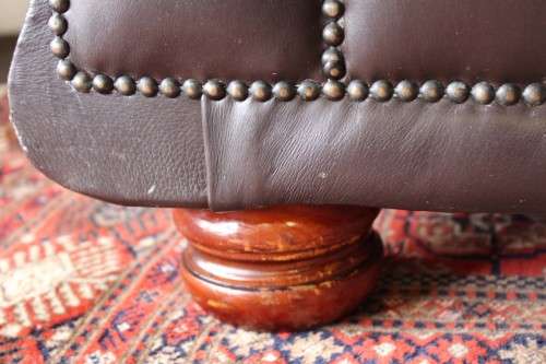 **RS17** A stunning, top-quality brown (full grain) genuine leather 2-seater couch in good condition