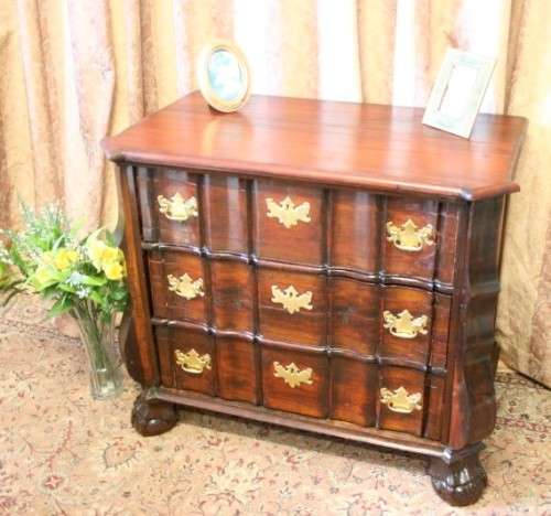 A fabulous vintage Imbuia ball & claw 3-drawer chest of drawers with brass handles & ample storage