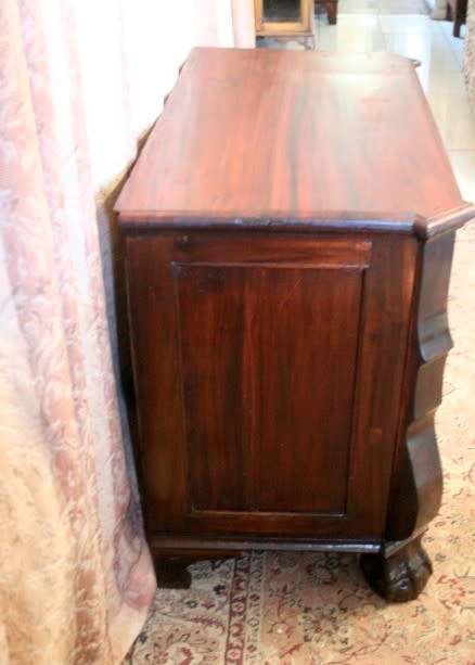 A fabulous vintage Imbuia ball & claw 3-drawer chest of drawers with brass handles & ample storage