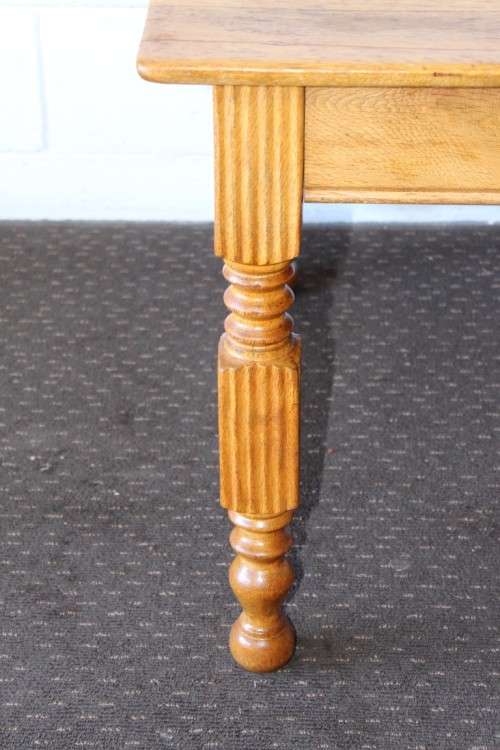A lovely solid Oak center coffee table with turned legs and uncomplicated design - stunning!!