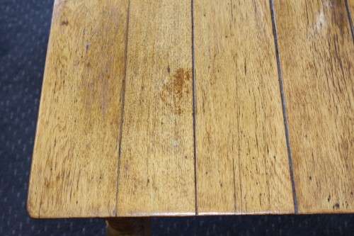 A lovely solid Oak center coffee table with turned legs and uncomplicated design - stunning!!