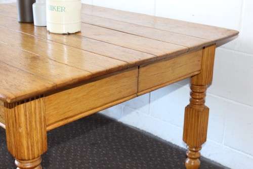 A lovely solid Oak center coffee table with turned legs and uncomplicated design - stunning!!