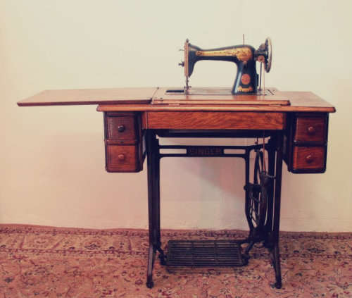 A spectacular 1933 Singer treadle sewing machine in its original Oak cabinet in wonderful condition