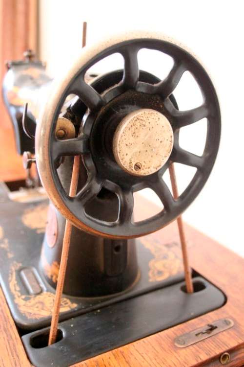 A spectacular 1933 Singer treadle sewing machine in its original Oak cabinet in wonderful condition