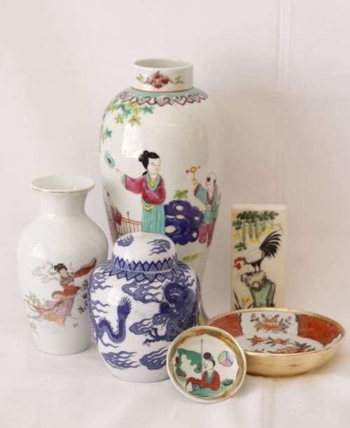 An awesome collection of assorted oriental porcelain ornaments incl. a tall vase, ginger jar & more