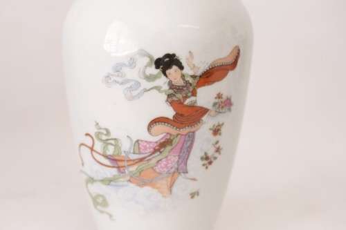 An awesome collection of assorted oriental porcelain ornaments incl. a tall vase, ginger jar & more