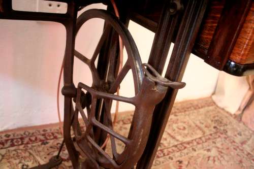 A spectacular 1933 Singer treadle sewing machine in its original Oak cabinet in wonderful condition
