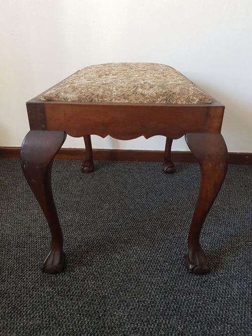 A beautiful and elegant vintage solid imbuia piano stool/ bench with carved ball and claw feet.