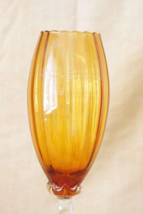 **RS17** A stunning tall vintage "Retro" amber-brown glass stemmed vase in gorgeous condition