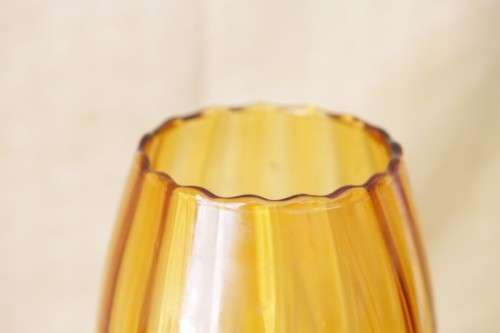 **RS17** A stunning tall vintage "Retro" amber-brown glass stemmed vase in gorgeous condition