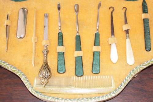 **RS17_Clearance** Antique boxed vanity & manicure set incl. shoe lace pullers & much more