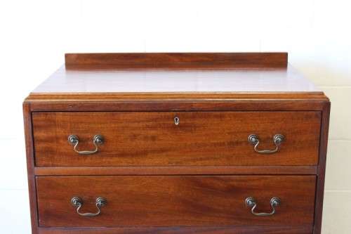 A beautiful vintage Teak 4-drawer chest of drawers w/ gorgeous period style handles