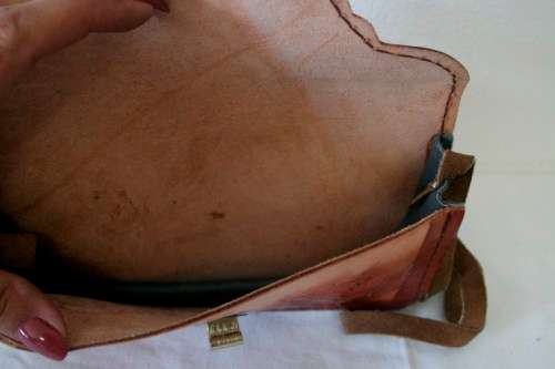 **RS17** A lovely genuine leather ladies strapped handbag with "Durban" on the front.