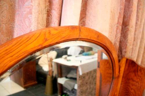 A beautiful vintage Oak 3-drawer dressing table with tri-folding mirrors - perfect bedroom addition!