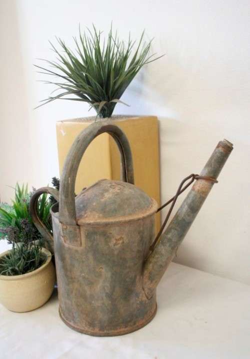 **RS17** An awesome rustic vintage watering can with loads of charm & character.