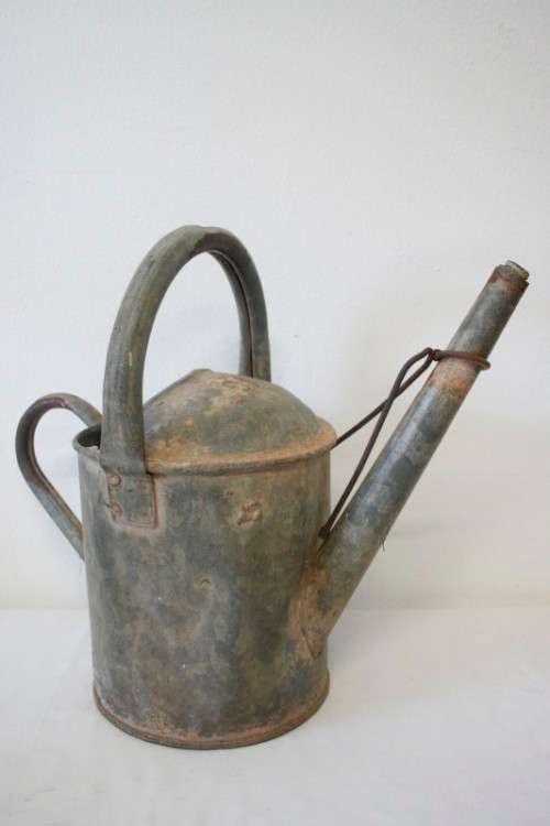 **RS17** An awesome rustic vintage watering can with loads of charm & character.