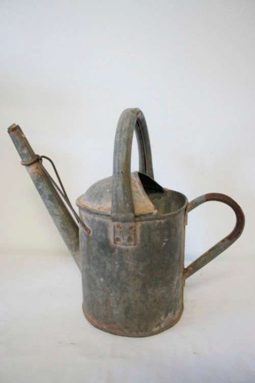 **RS17** An awesome rustic vintage watering can with loads of charm & character.