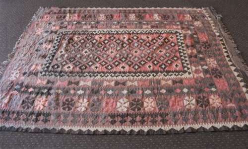 **RS17** A traditional Turkish Kilim carpet w/ beautiful motifs in rust, ivory, black & earthy hues