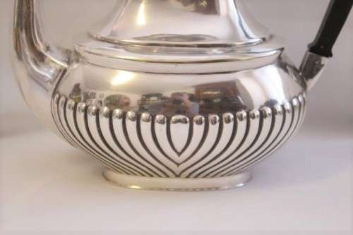 A beautiful antique silver plated tea set incl. 6-cup teapot and coffee pot, sugar bowl & creamer
