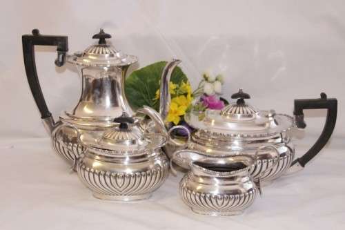 A beautiful antique silver plated tea set incl. 6-cup teapot and coffee pot, sugar bowl & creamer