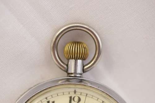 **RS17** Fabulous antique Swiss made 15-jewel nickle plated pocket watch with an enamelled face