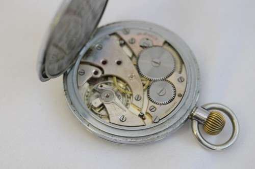 **RS17** Fabulous antique Swiss made 15-jewel nickle plated pocket watch with an enamelled face