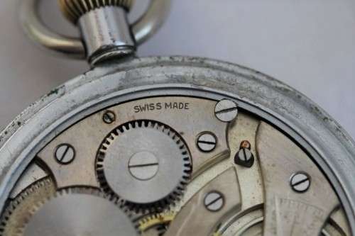 **RS17** Fabulous antique Swiss made 15-jewel nickle plated pocket watch with an enamelled face