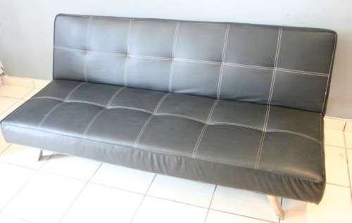 **RS17_Clearance** A fantastic & extremely well made (1.8m long) faux leather sleeper couch