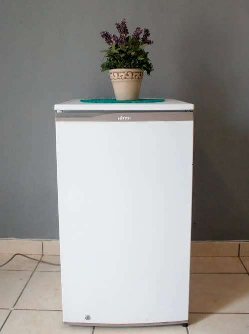 An awesome white 150Lt Hitek HR1500 mini/bar fridge in working order and very good condition