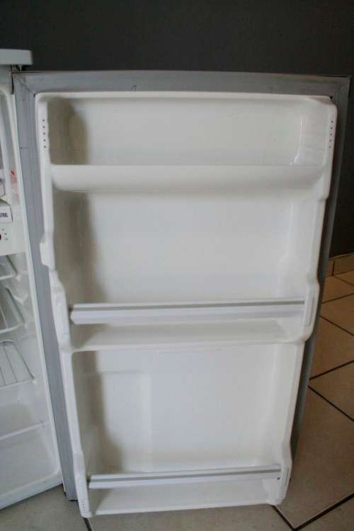 An awesome white 150Lt Hitek HR1500 mini/bar fridge in working order and very good condition