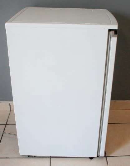 An awesome white 150Lt Hitek HR1500 mini/bar fridge in working order and very good condition