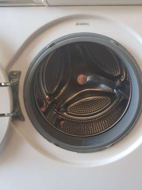 An awesome white LG Intellowasher 7.2kg front loader washing machine model: WD-10160F