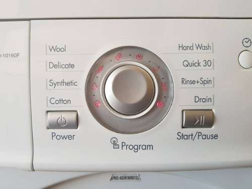 An awesome white LG Intellowasher 7.2kg front loader washing machine model: WD-10160F
